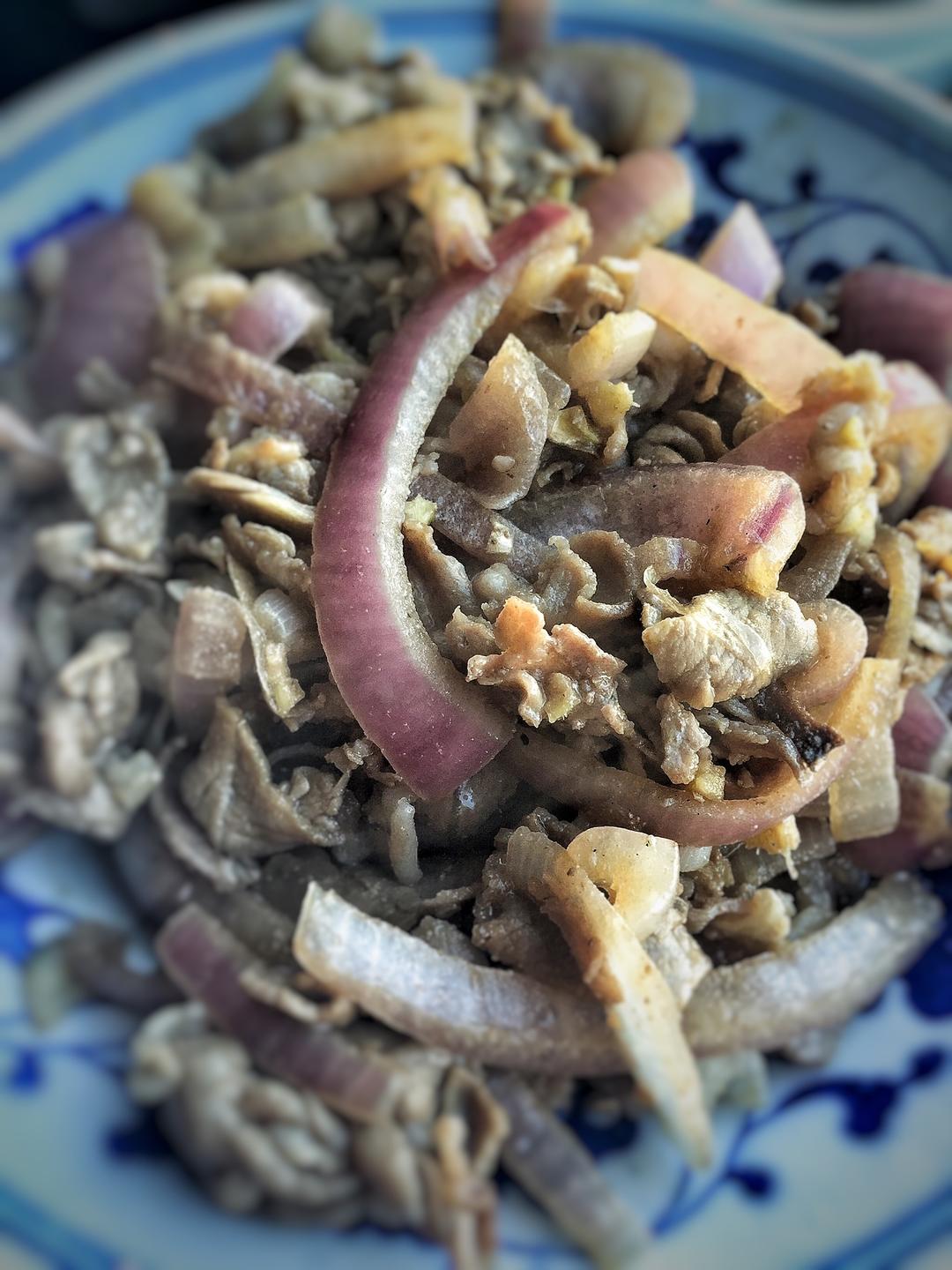 洋葱炒羊肉的做法