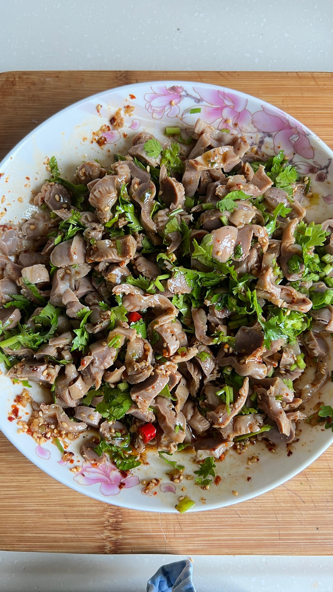 凉拌鸡胗，酱汁拌鞋底都好吃