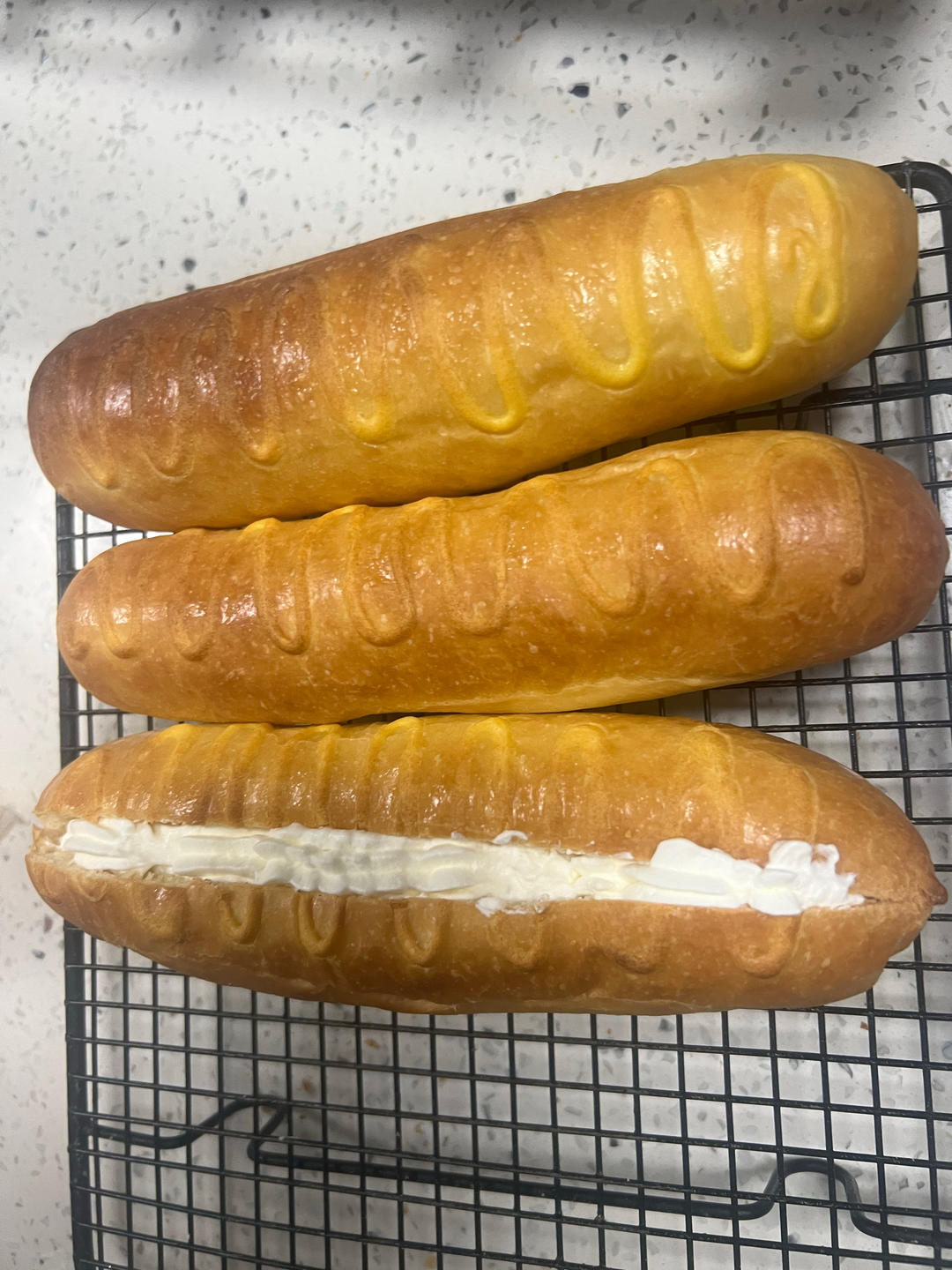 鲜奶油毛毛虫面包