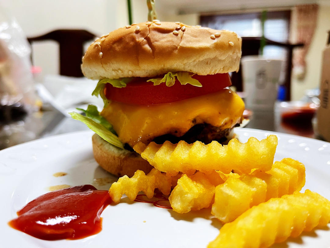 牛肉汉堡 煎出香嫩多汁的牛肉饼