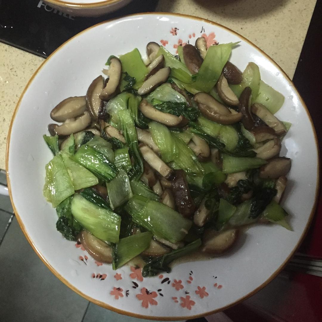 手捏菜炒蘑菇