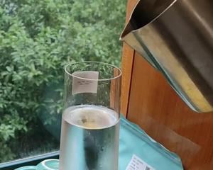 夏日特饮-咖啡雪糕香槟（冰球+香槟）的做法 步骤8
