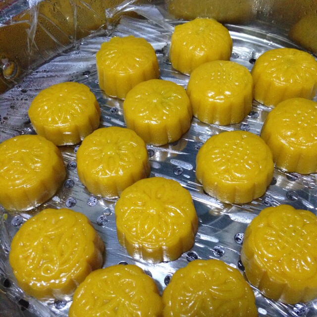 南瓜紫薯冰皮月饼