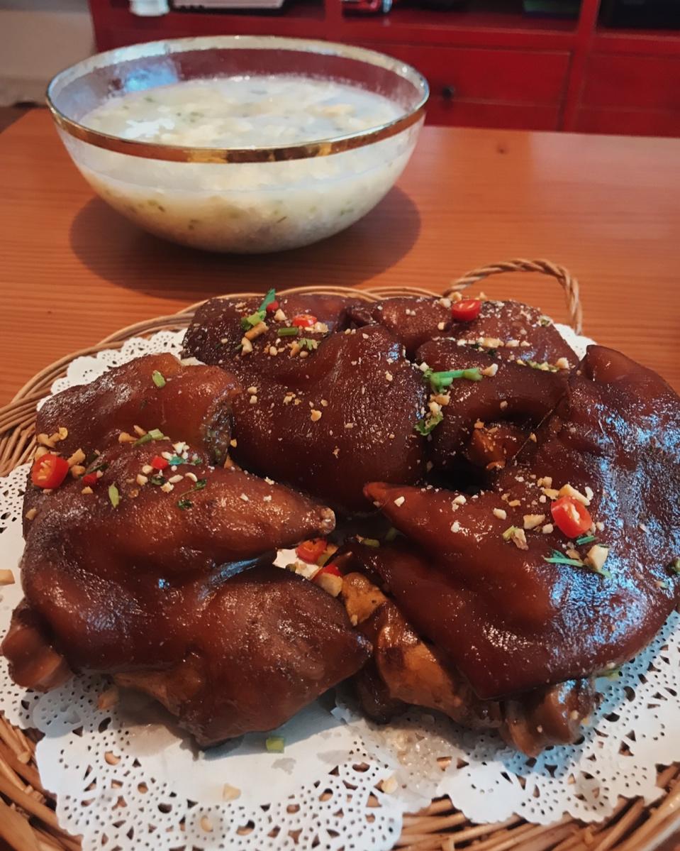 香酥烤猪蹄