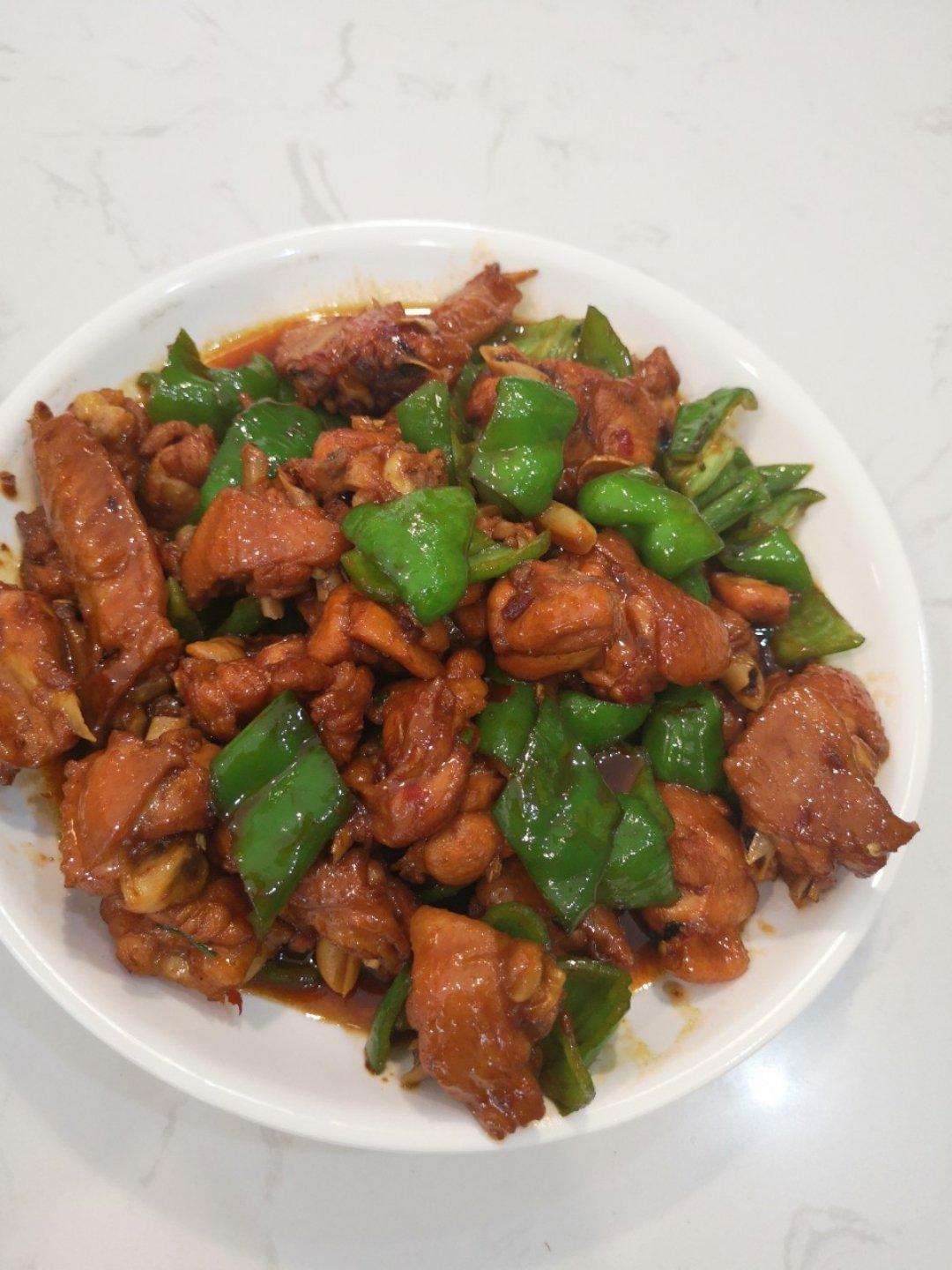 麻麻百合做的家常红烧辣子鸡块肉嫩汁浓有秘诀新手也能炒出饭店味