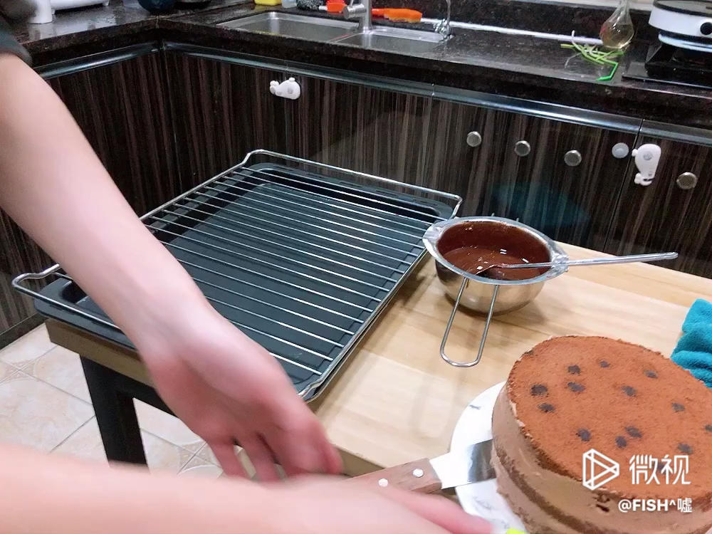 🍫梦龙蛋糕卷. 巧克力脆皮蛋糕卷 by pink-rabbit