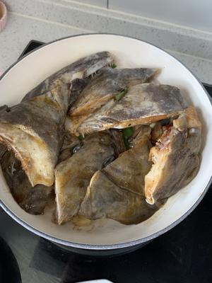 珐琅锅菜谱红烧鲽鱼头的做法 步骤3