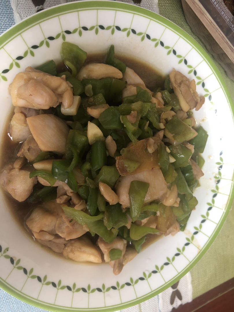 把鸡肉炒的嫩嫩的：青椒溜鸡片