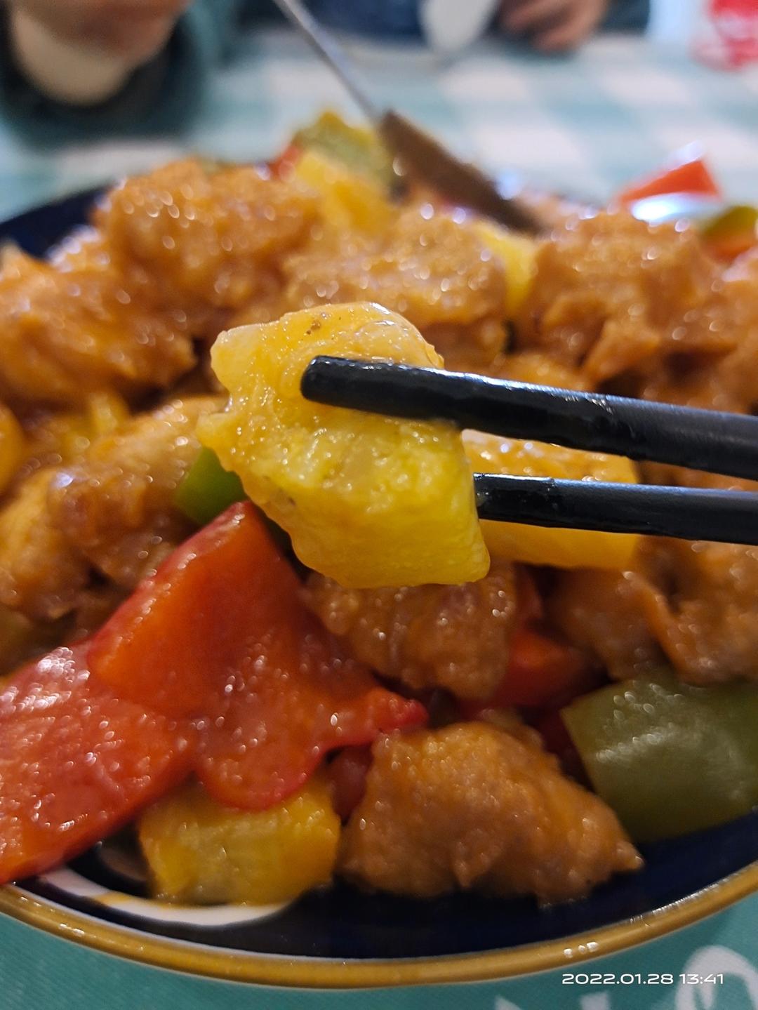 菠萝咕咾肉，咬一口不老的灵魂