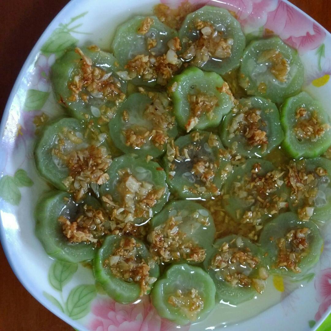 只需要五分钟就可以的美味蒜蓉蒸丝瓜