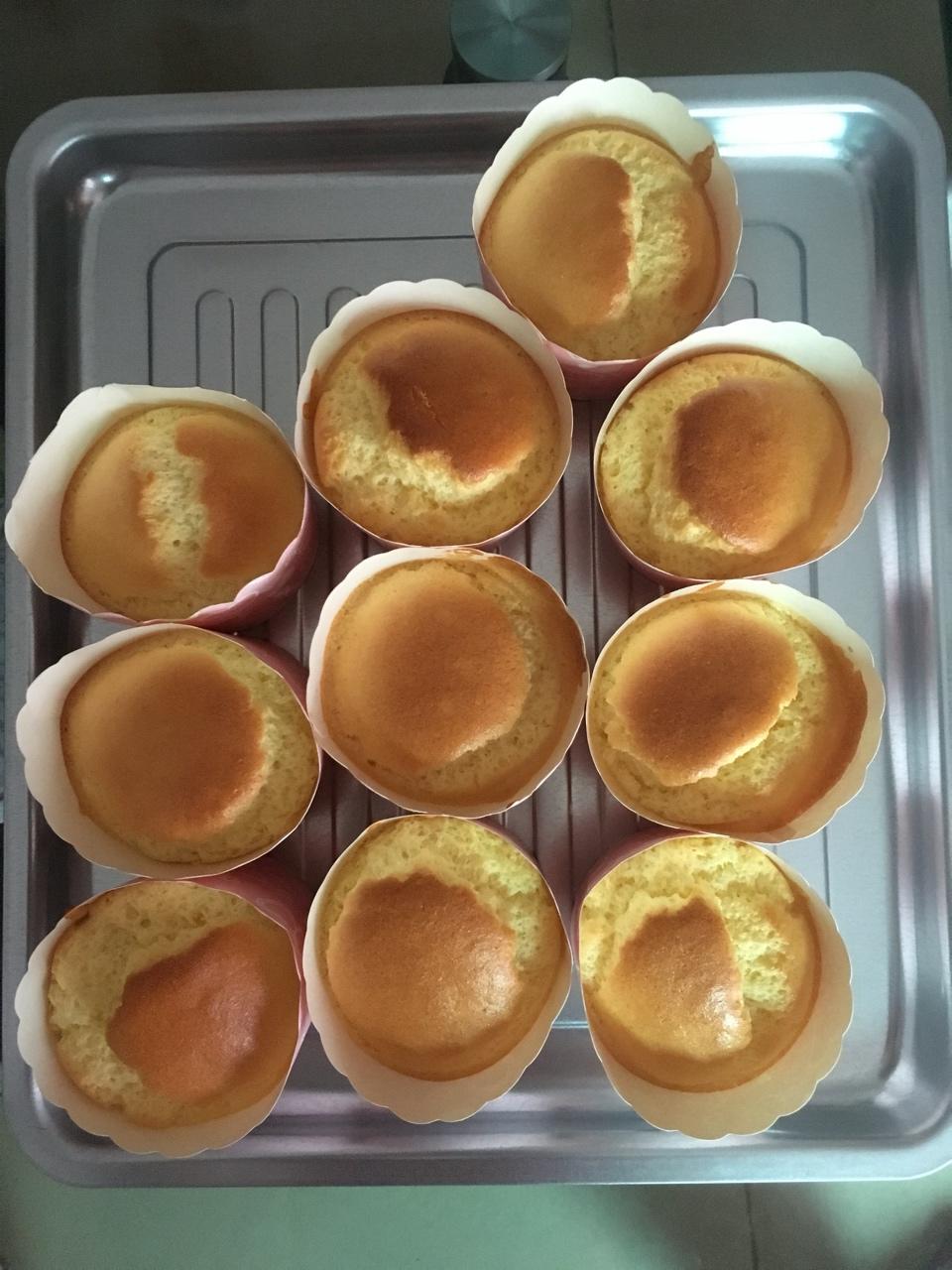 软绵绵戚风纸杯蛋糕