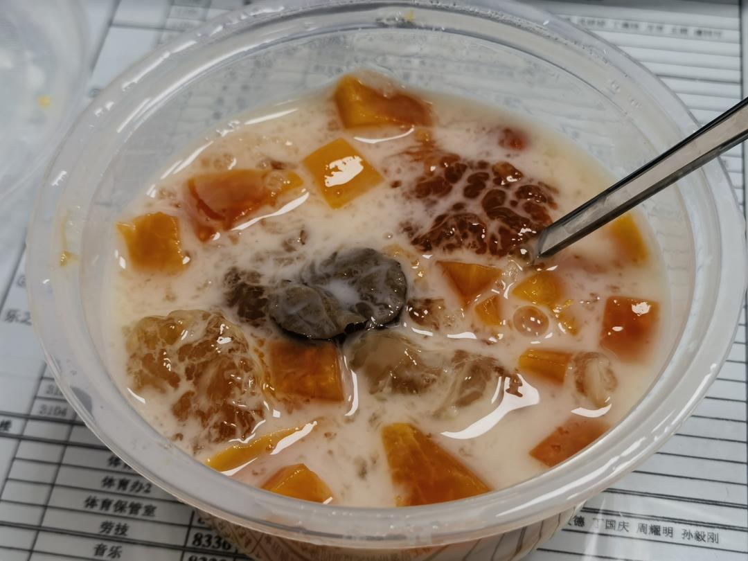 养容美颜（牛奶桃胶，雪燕，皂角米）
