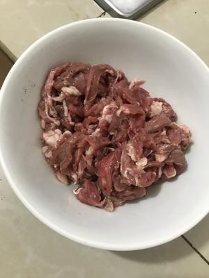 家常西芹炒牛肉的做法 步骤2