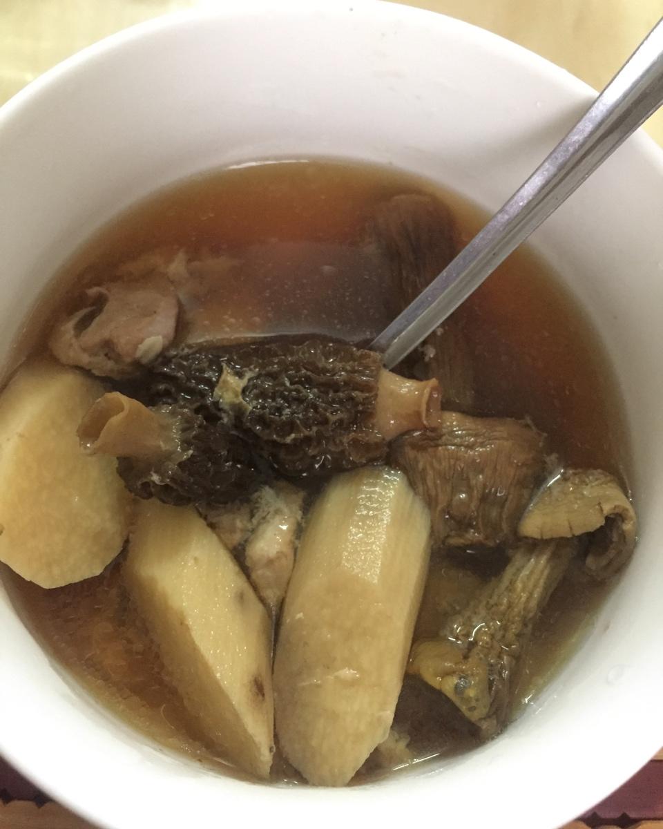 补肾补脑老少适宜——羊肚菌松茸汤