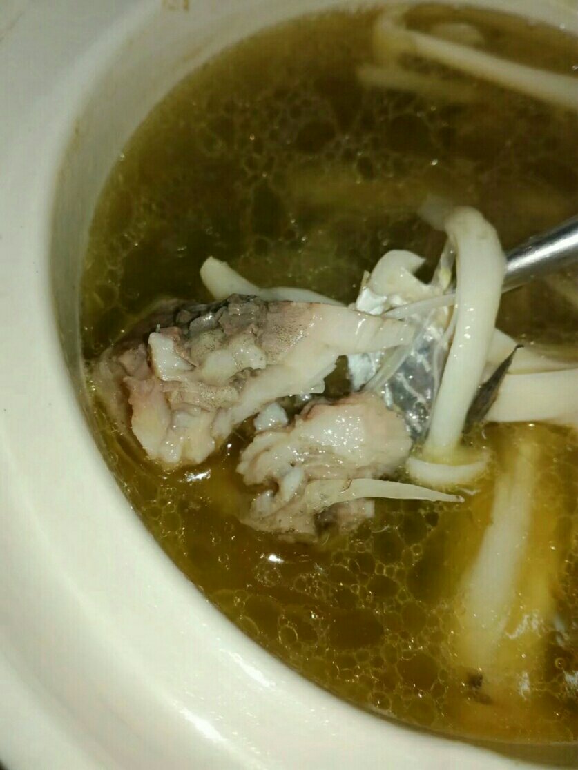 菌菇鲫鱼汤