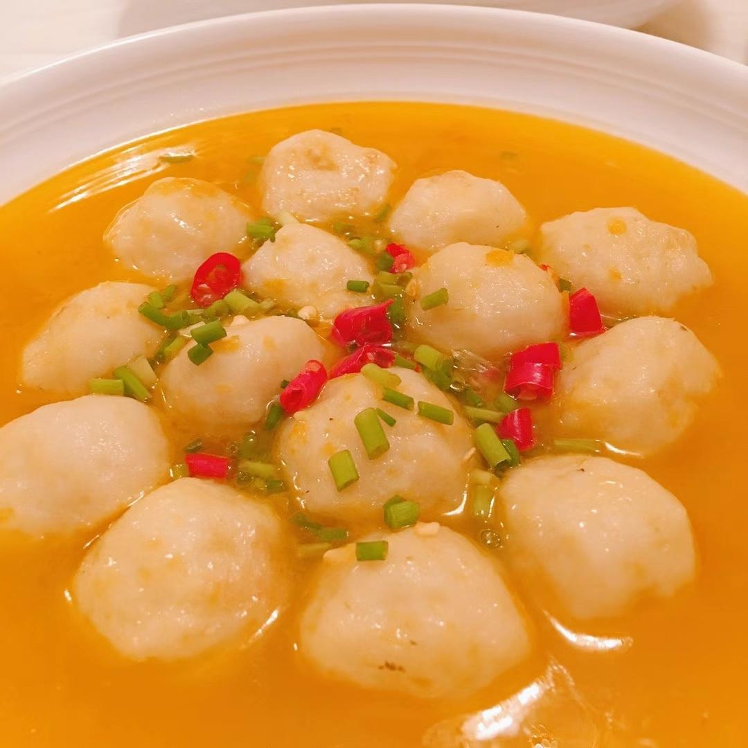 金汤烩鱼丸的做法