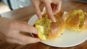 蒜蓉面包/江铃蒜蓉奶酪包的做法 步骤15