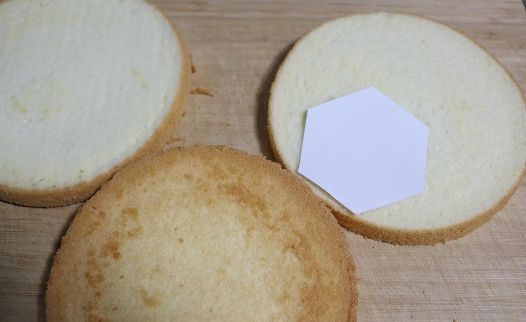 世界杯足球蛋糕的做法 步骤2