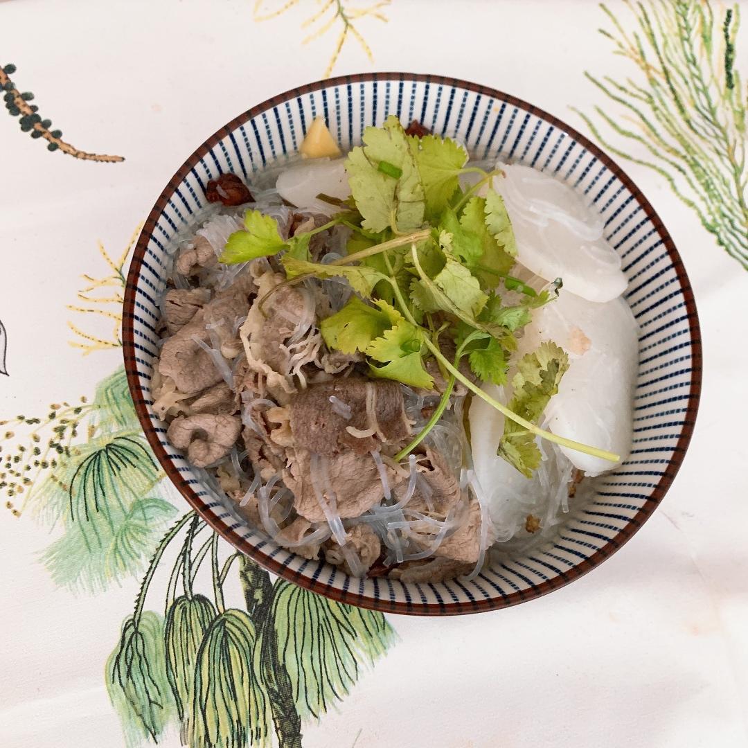 萝卜肥牛粉丝汤