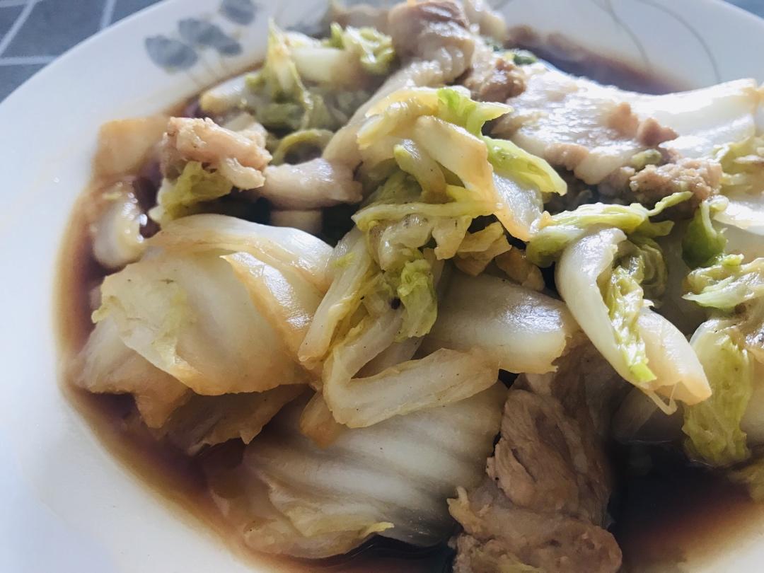 很香的白菜炖五花肉