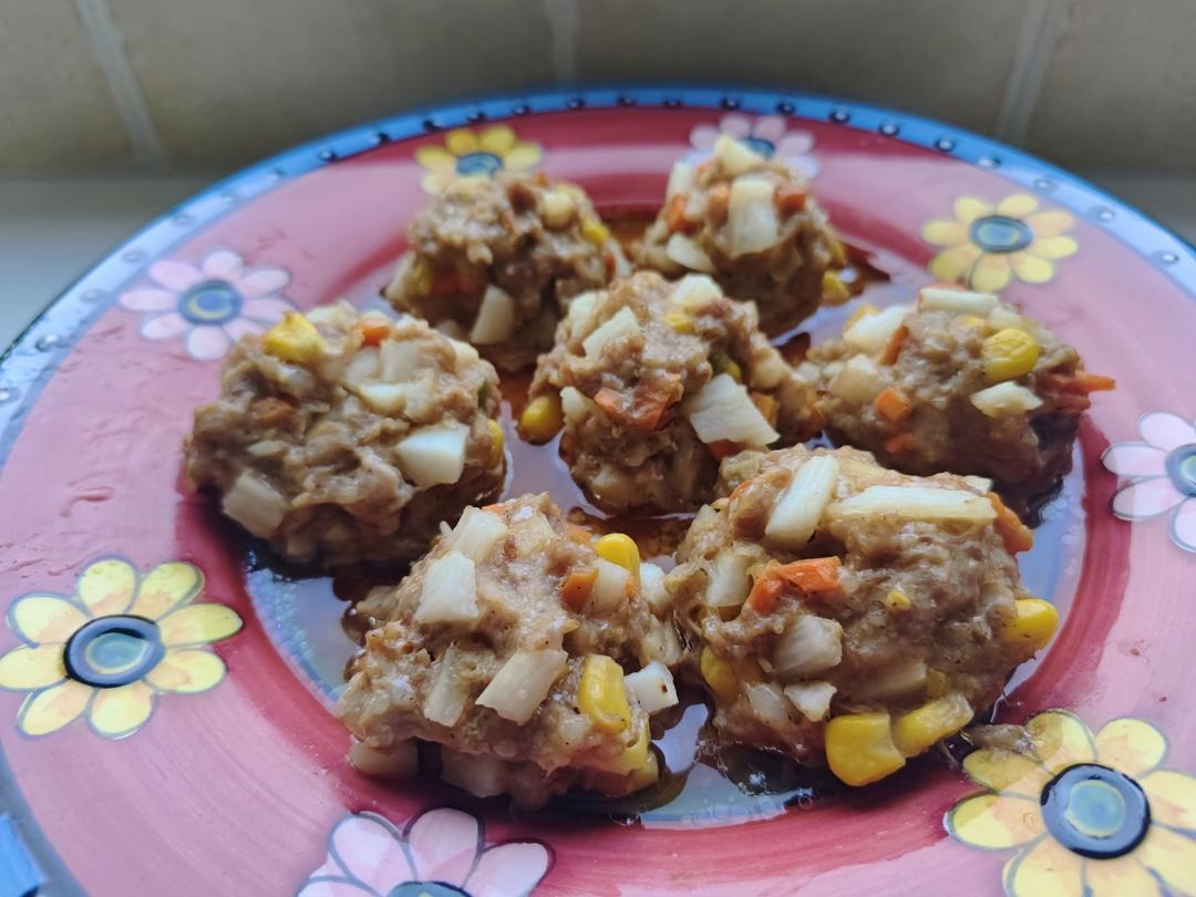肉丸你就这样做，蒸肉丸鲜嫩爆汁，炸肉丸也不柴不腻，好吃到停不下来！