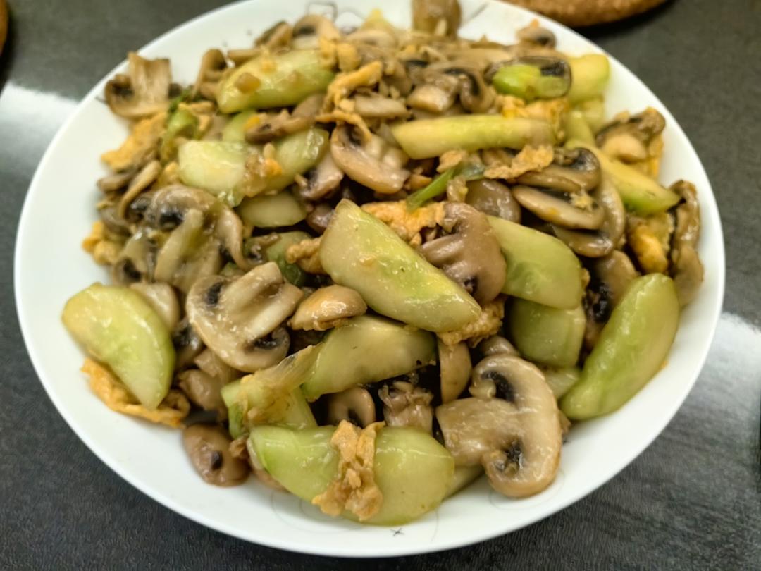口蘑炒鸡蛋