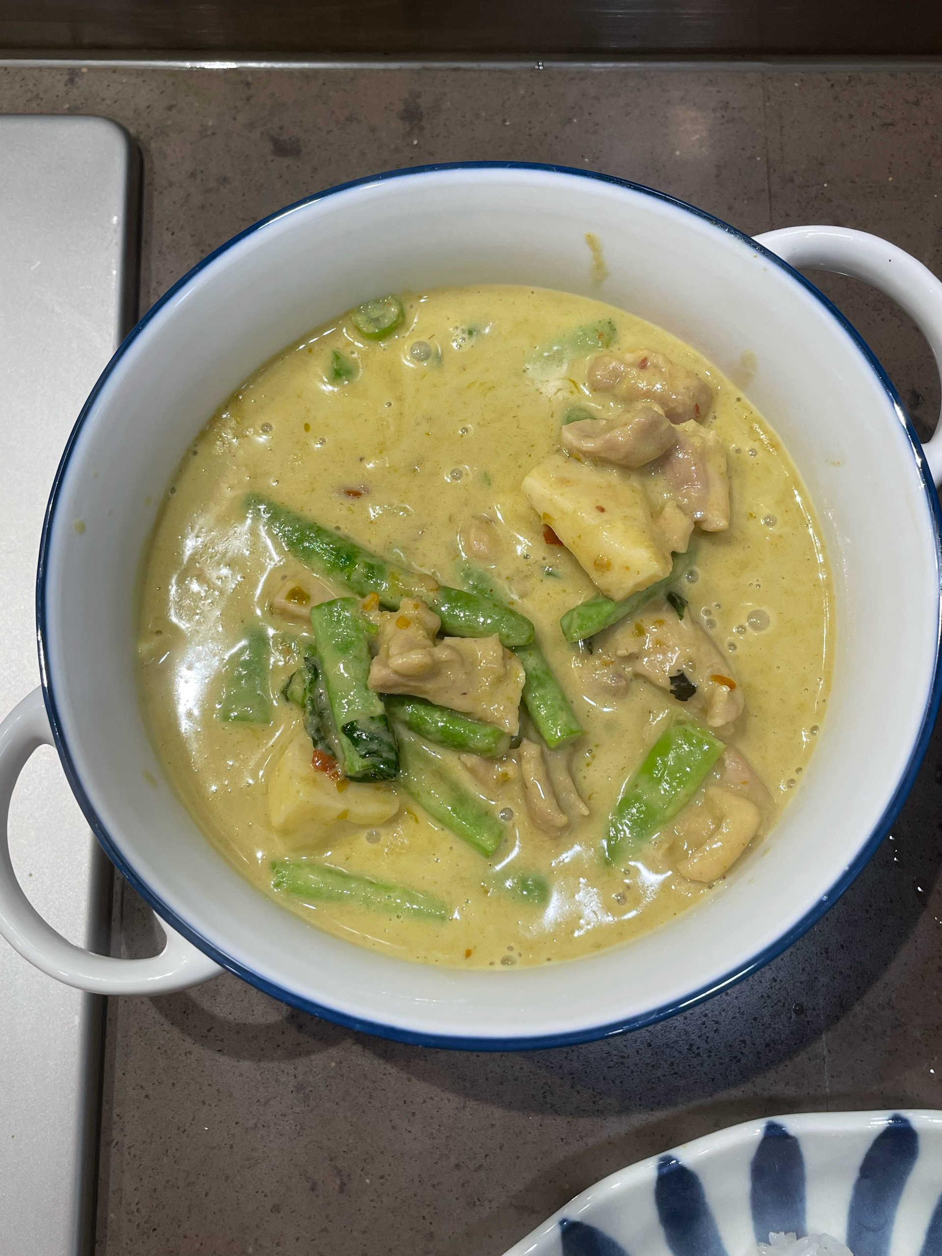 泰式绿咖喱鸡肉 Gaeng Keow Wann แกงเขียวหวานไก่