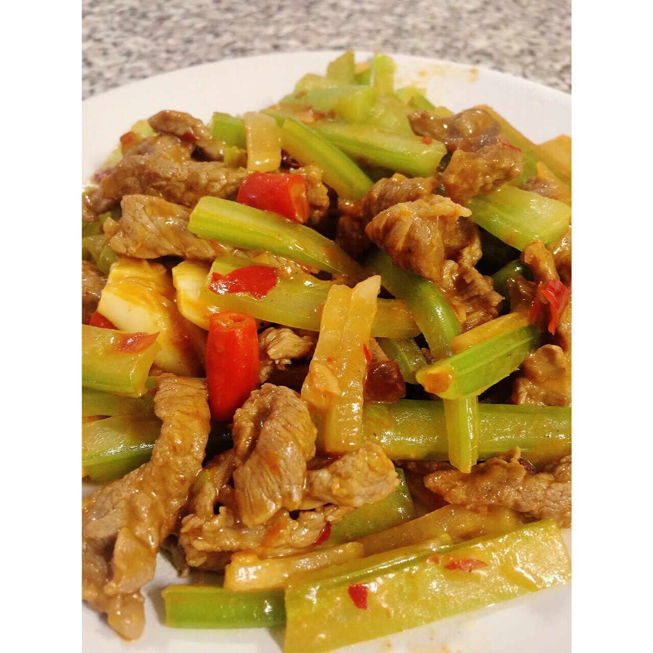 bella嘉誉做的芹菜泡椒牛肉丝