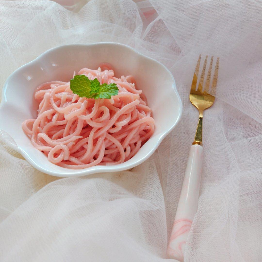 有颜值的手擀面
（红心火龙果手擀面）