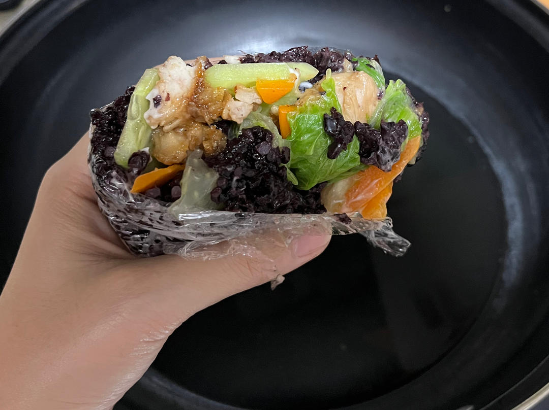 简单易做的紫米饭团