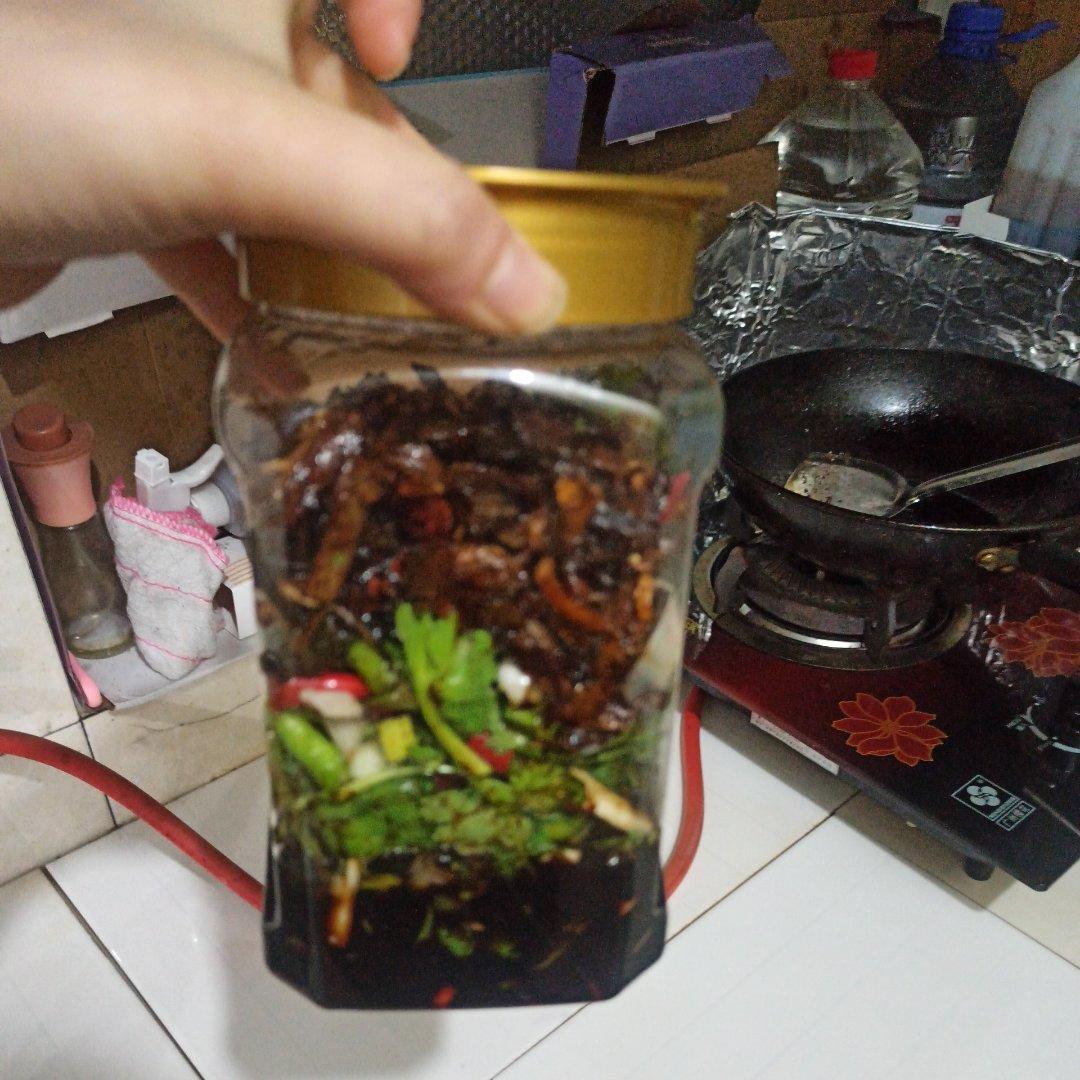 简单下饭油浸尖椒段（酱辣椒咸菜）