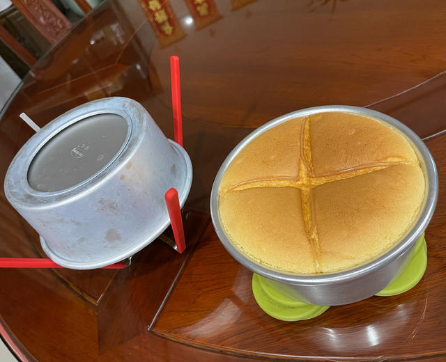 牛奶蛋糕(超詳細制作視頻)戚风家庭版的做法