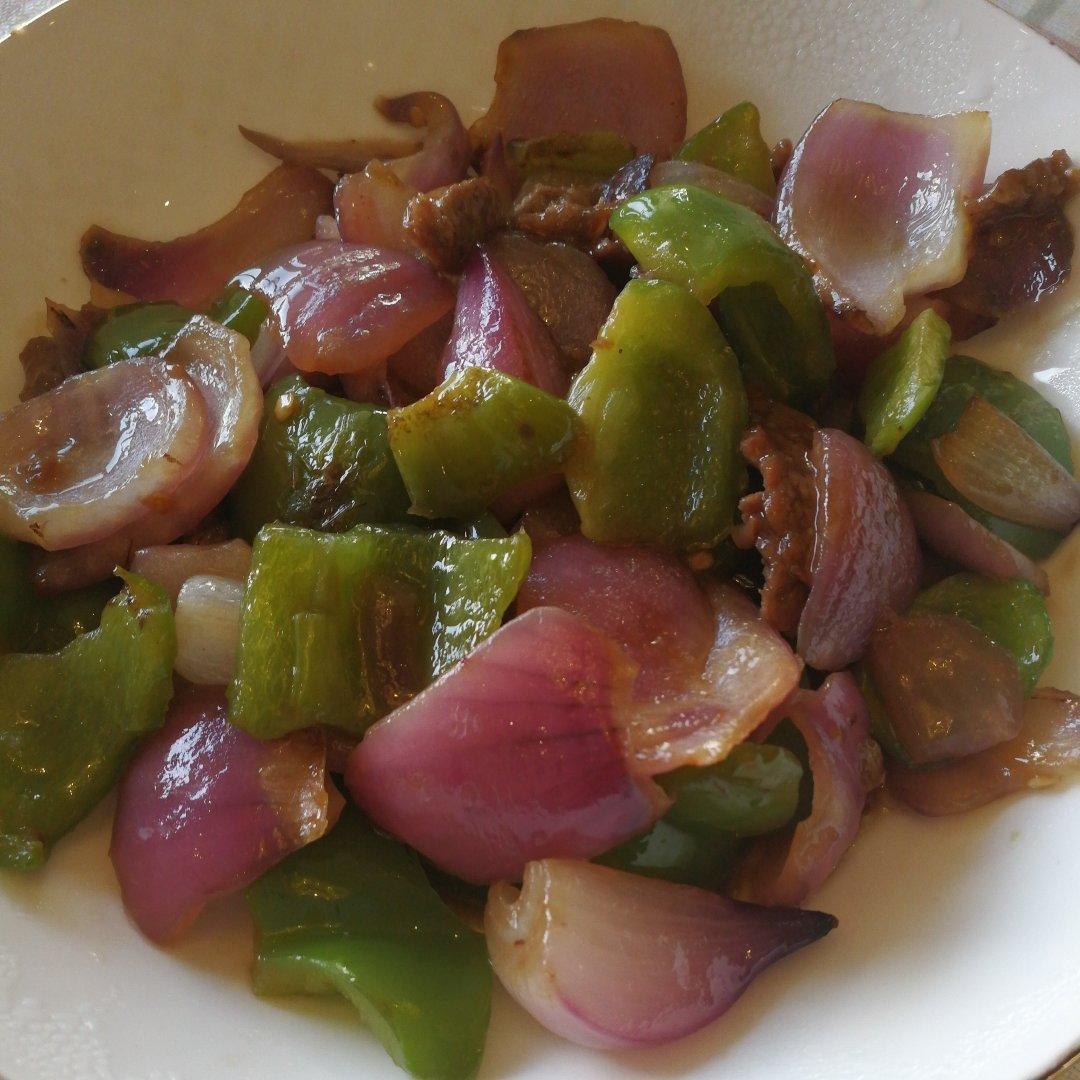 茜茜2002做的洋葱青椒炒肉