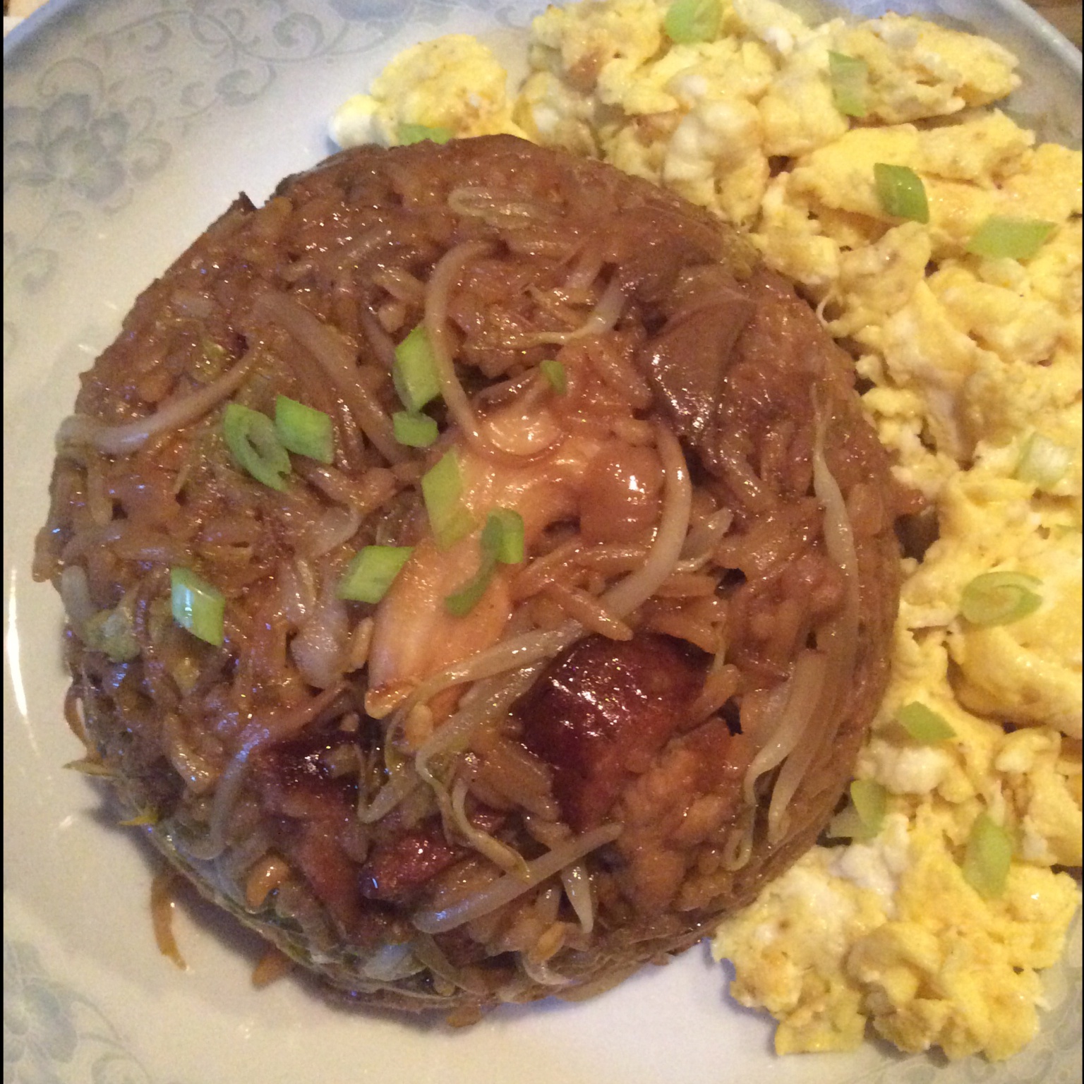 据说是 正宗酱油炒饭