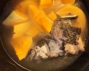鲜甜木瓜鱼头汤的做法 步骤3