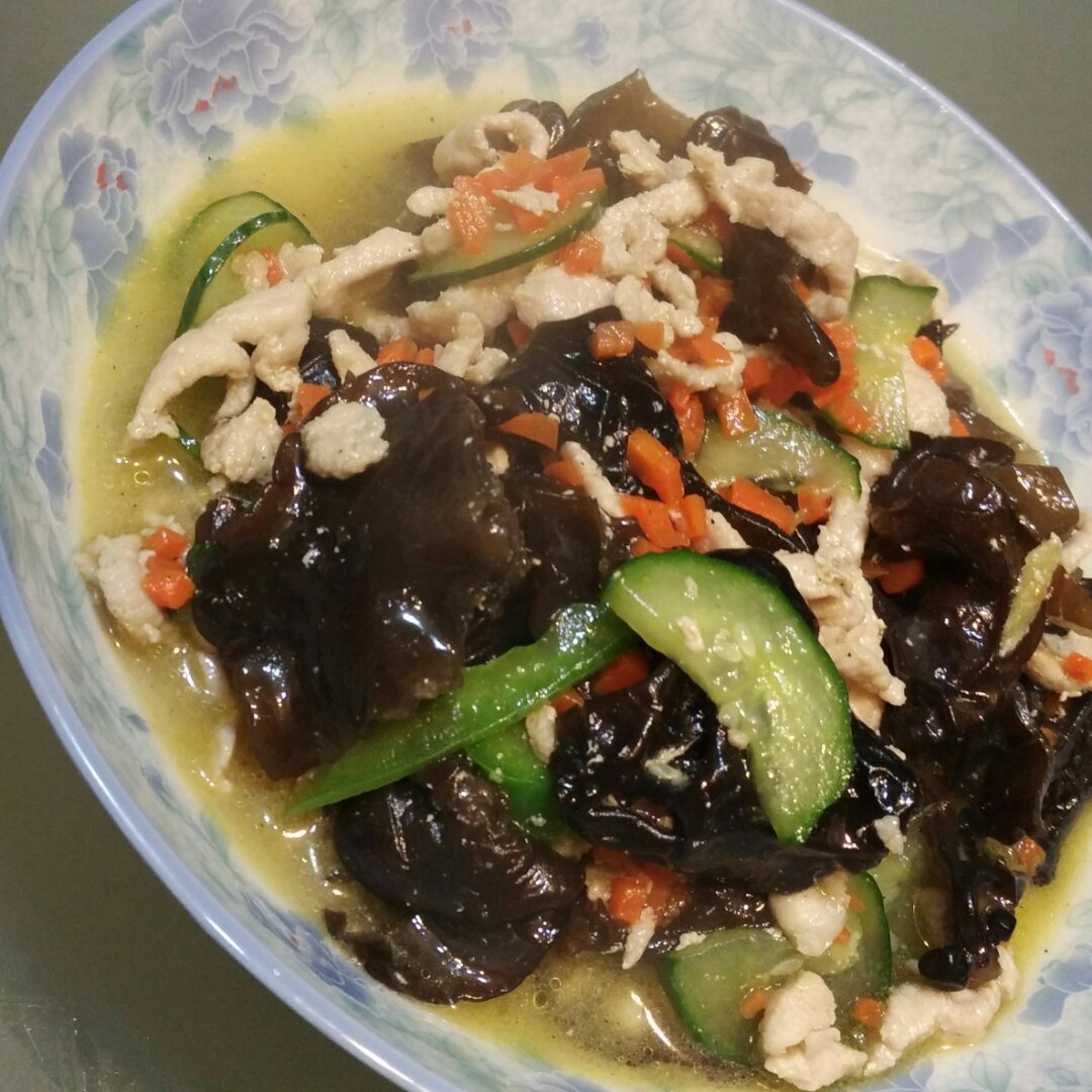 胡萝卜木耳炒肉丝