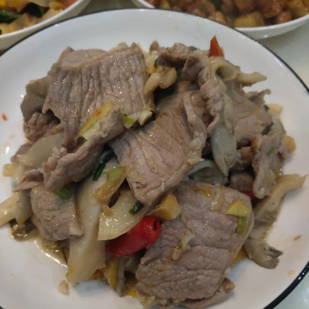 家常平菇炒肉，两步教会你一道美味又营养的下饭下酒菜