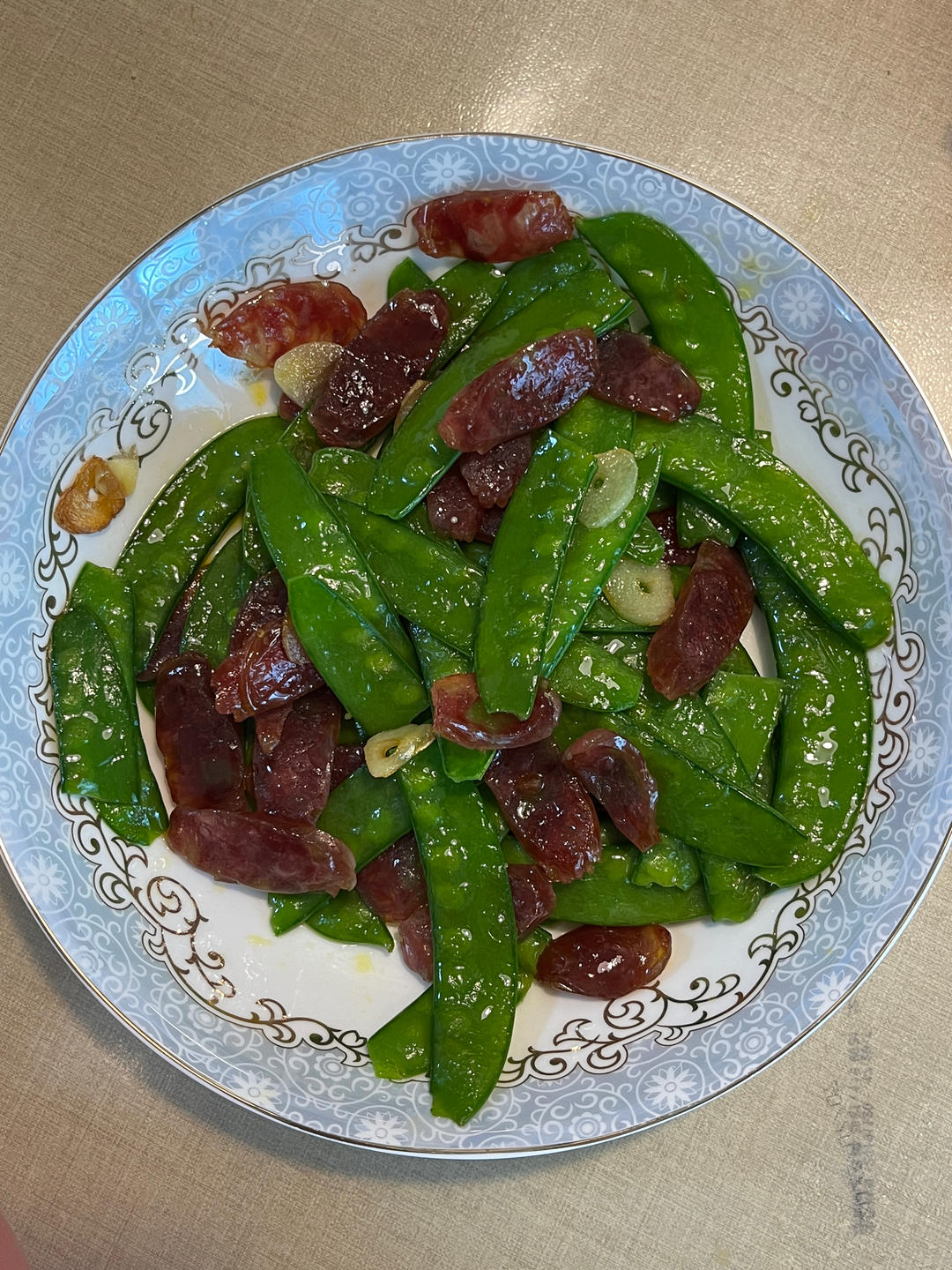 无比简单的荷兰豆炒腊肠，营养又好吃～！
