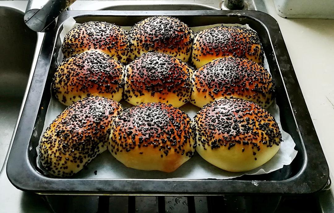 芝麻午餐肉面包