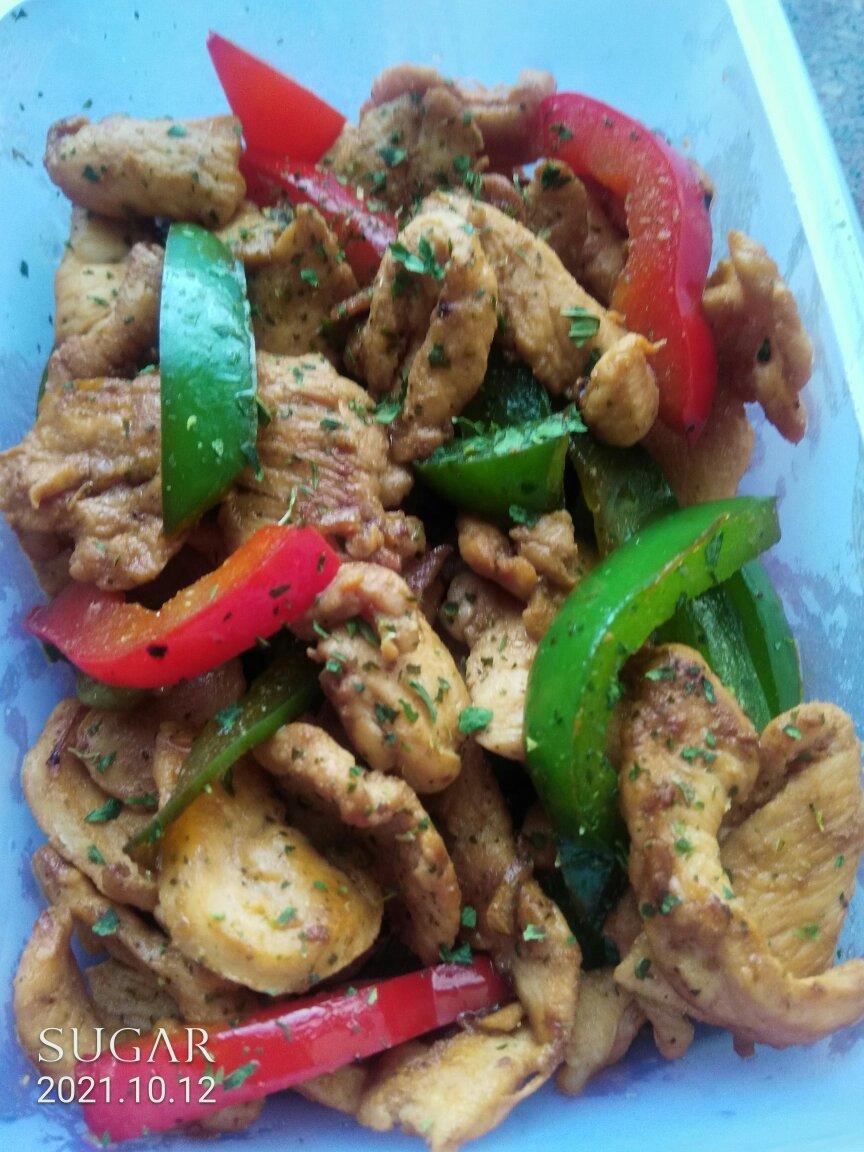 青椒炒鸡胸肉，超美味哟！超简单！