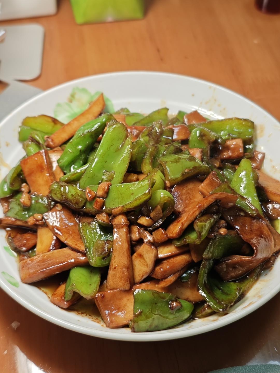 青椒素炒杏鲍菇