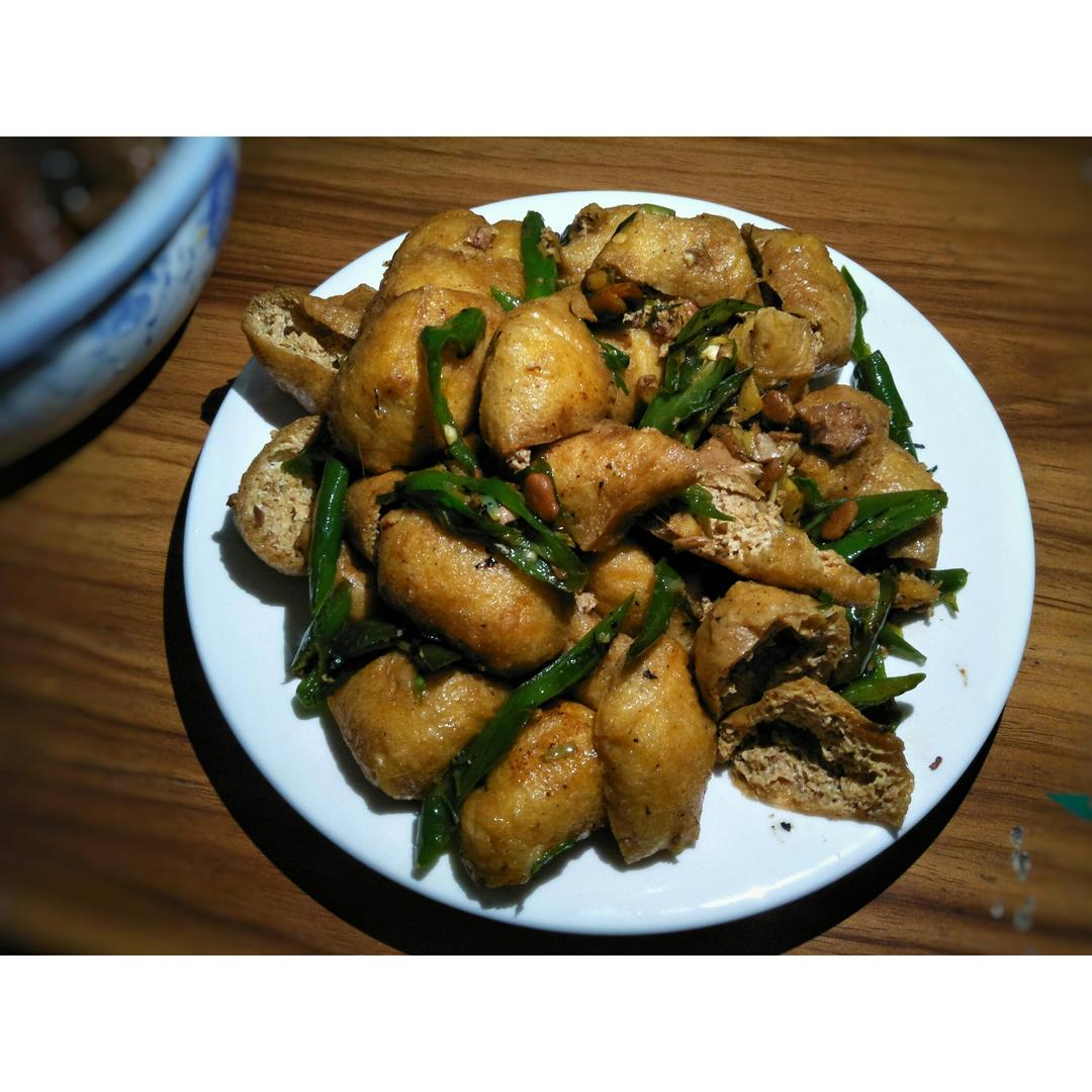 孤晴絮雅做的尖椒豆腐泡