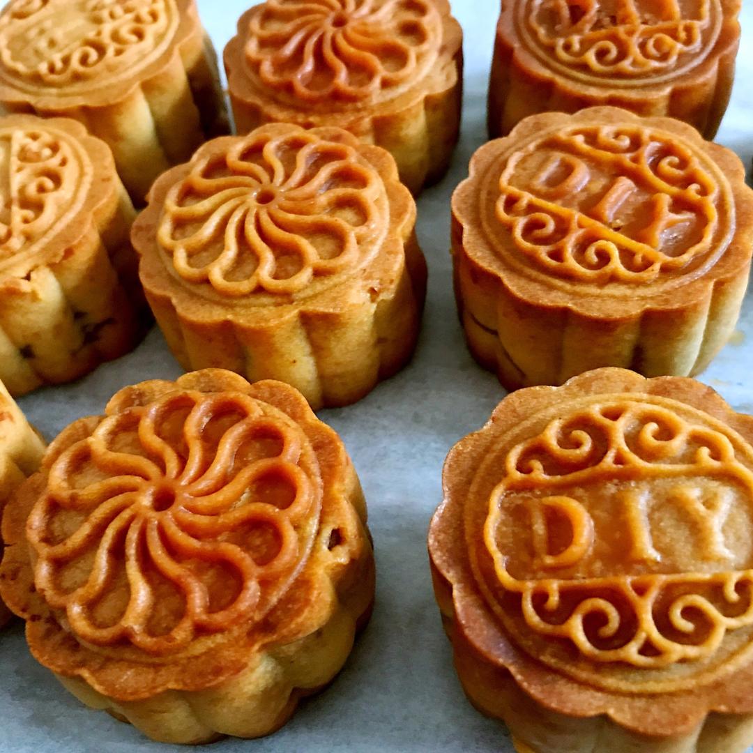 广式月饼——蛋黄莲蓉月饼