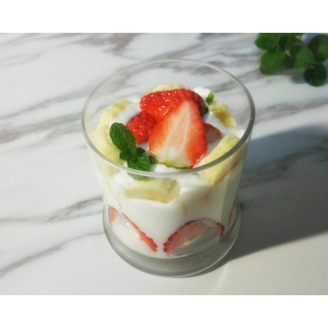 最爱_阿根廷做的草莓酸奶杯