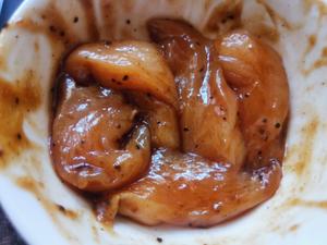 孜然+蜂蜜黑胡椒鸡胸肉，内附两种口味，可煎可炸可烤的做法 步骤5