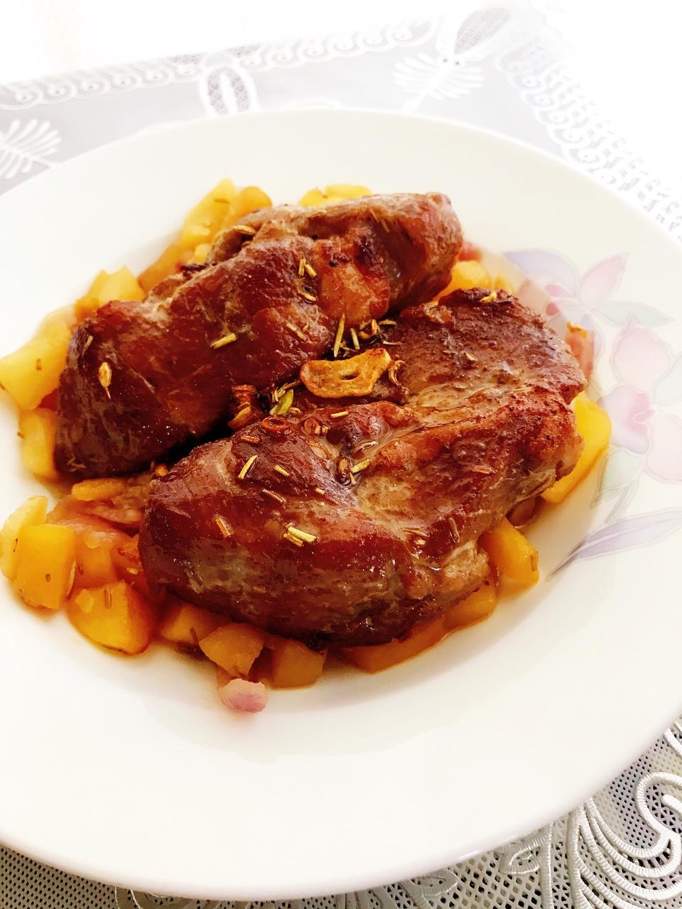 苹果酱煎梅花肉