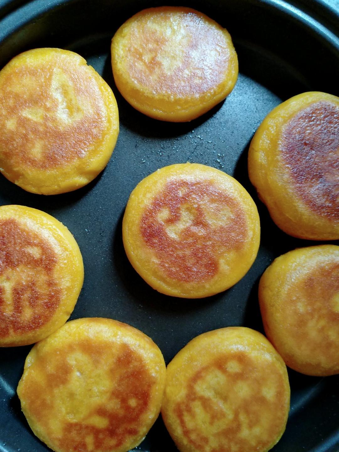 琪琪在烘培做的q弹南瓜饼