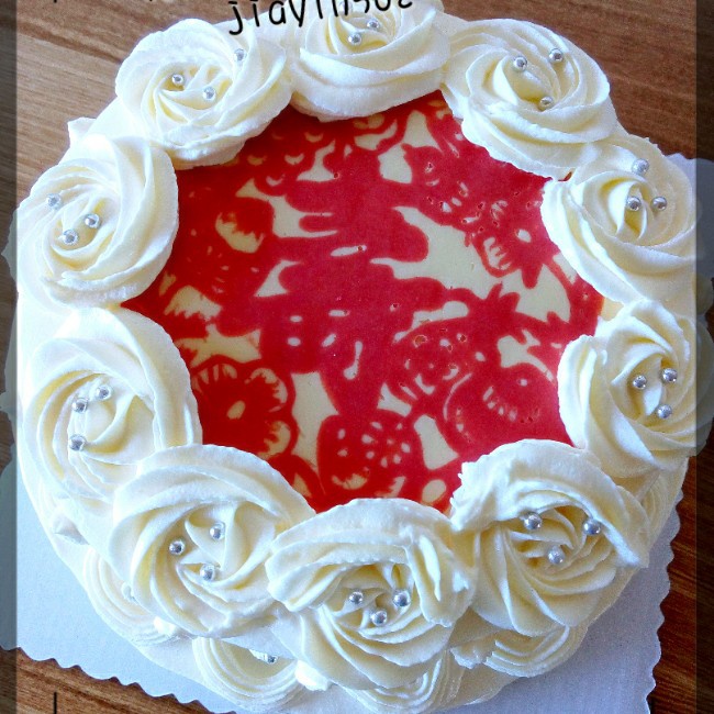 玫瑰花奶油生日蛋糕