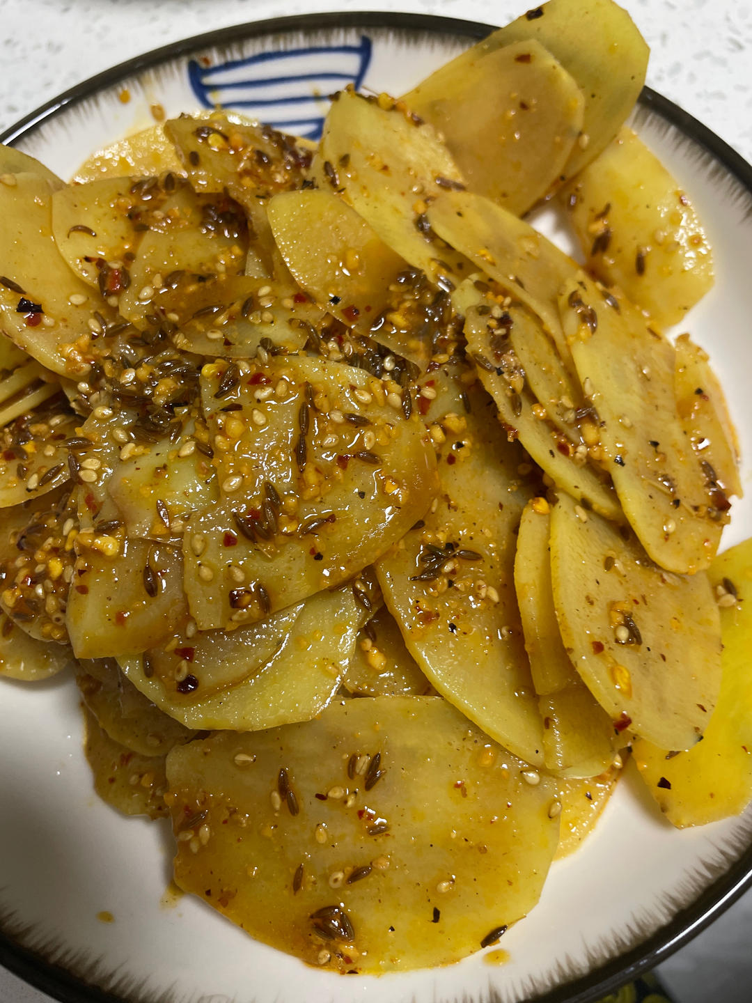 懒人香辣拌土豆片（简单美味的菜谱再来一个😝，🥔土豆家里肯定有了吧🙈）