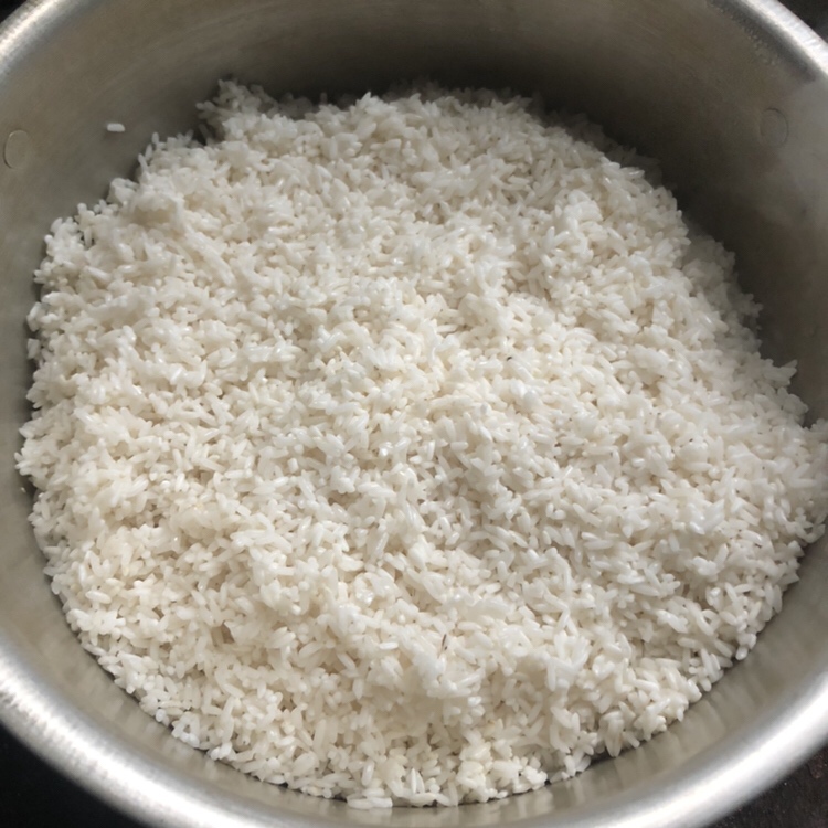 香喷喷的糯米肉烧麦（两斤糯米量）的做法 步骤1